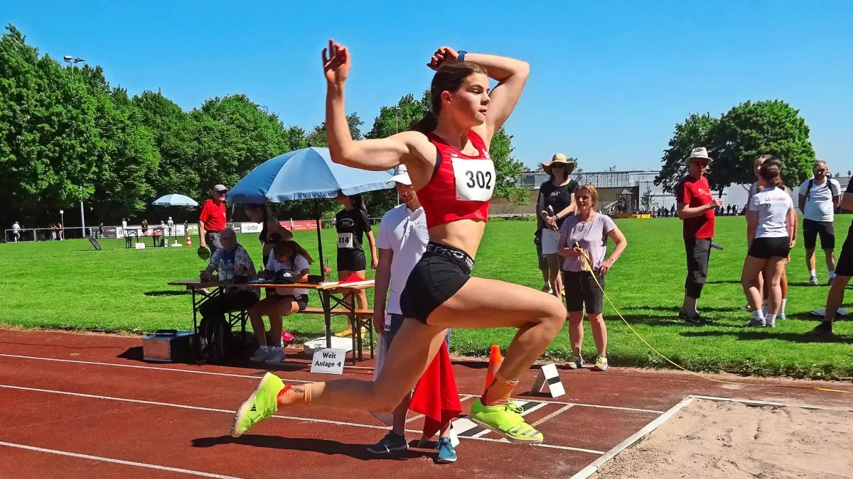 Emilia Gramlich beim 53. Nellinger Schülersportfest Leichtathletik