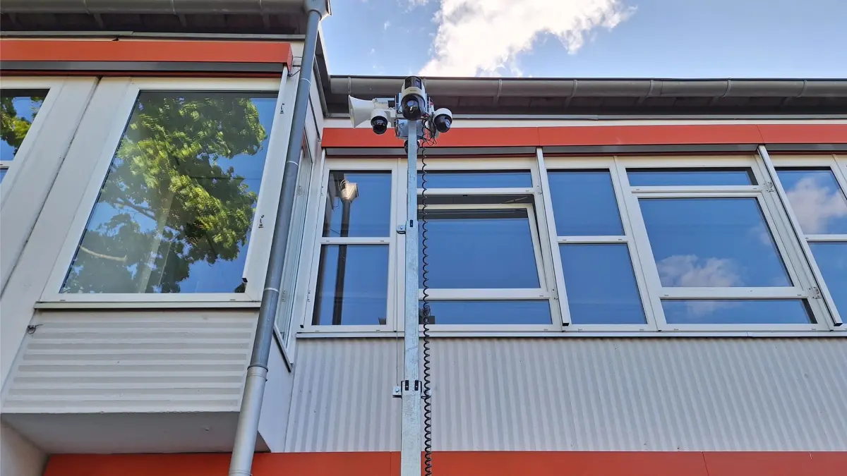 Fellbach, neue Videoüberwachung am Friedrich-Schiller-Gymnasium. Kamera, Schulgelände, Pausenhof