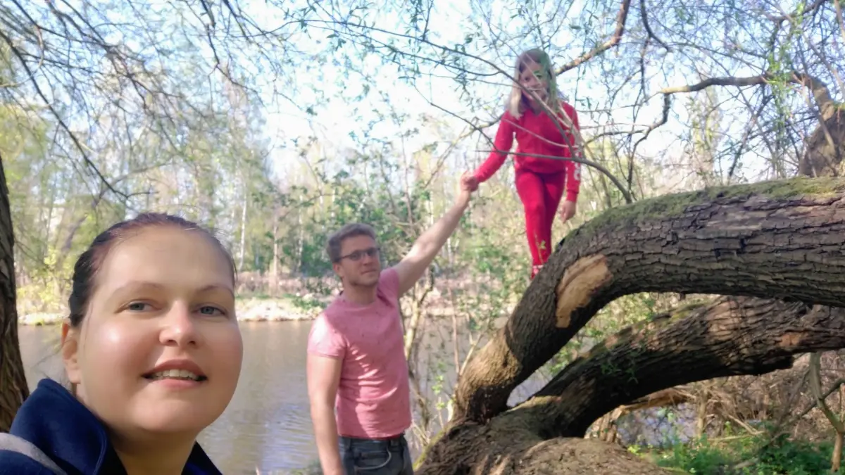Franziska Bleis 2021 mit Mann und Tochter. Vom Kortison, das sie wegen ihrer Herzkrankheit nehmen muss, ist die eigentliche schlanke Brandenburgerin stark angeschwollen.