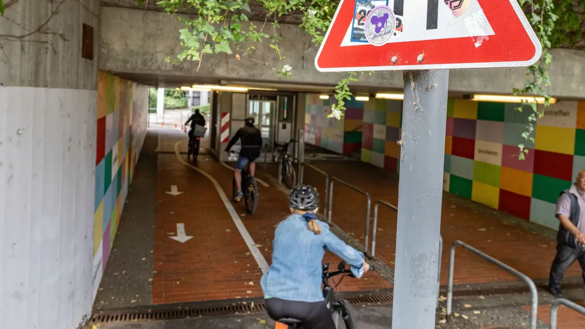 Eislingen Schlosspassage Fußgänger und Radunterführung Engstelle