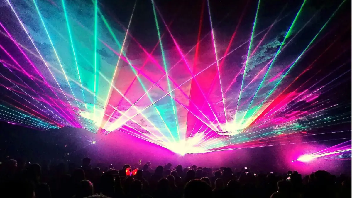 Die Lasershow begeisterte Zuschauer im Bad Liebenzeller Kurpark.