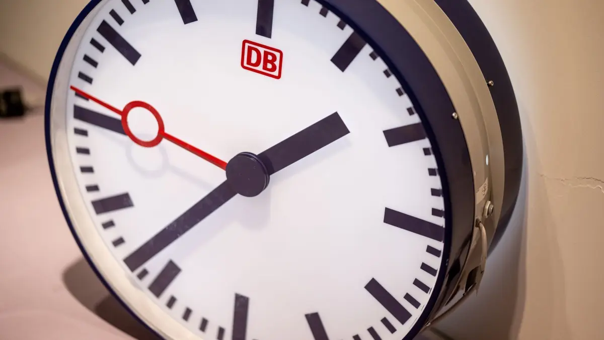 Bahn-Uhr