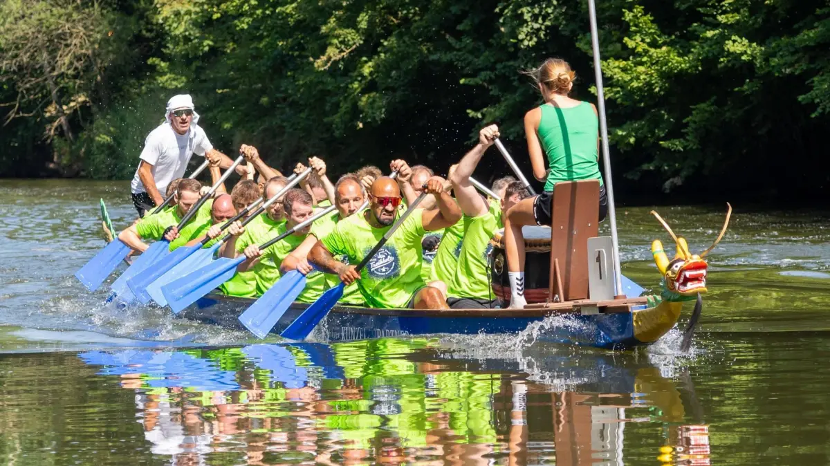 Drachenbootcup Waiblingen I 05.07.2025: Drachenbootcup Waiblingen I 05.07.2025 Ein Team während dem Rennen Waiblingen Baden-Württemberg Deutschland *** Dragon Boat Cup Waiblingen I 05 07 2025 A team during the race Waiblingen Baden Württemberg Germany Copyright: xLobeca/MaxxPetershansx