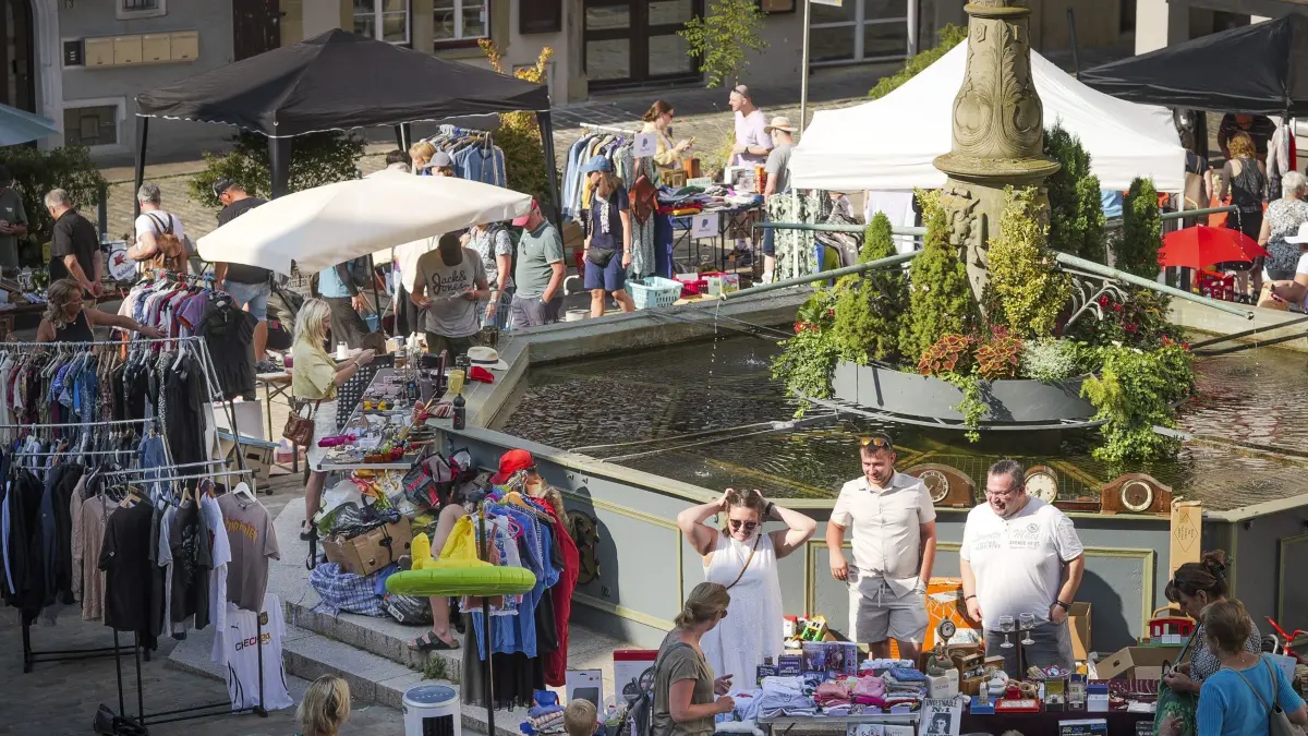 Leonberg - Flohmarkt in der Leonberger Altstadt