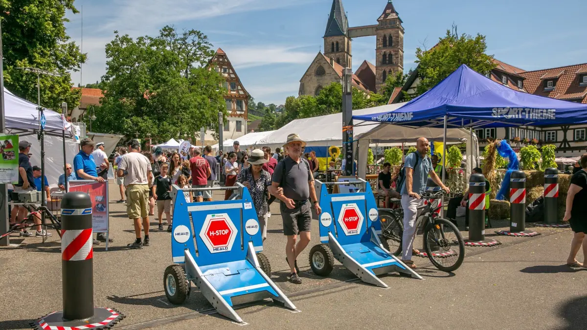 foto: Roberto Bulgrin
05. 07. 2025
Esslingen, Schwoerfest, Absperrung an der Agnesbruecke
