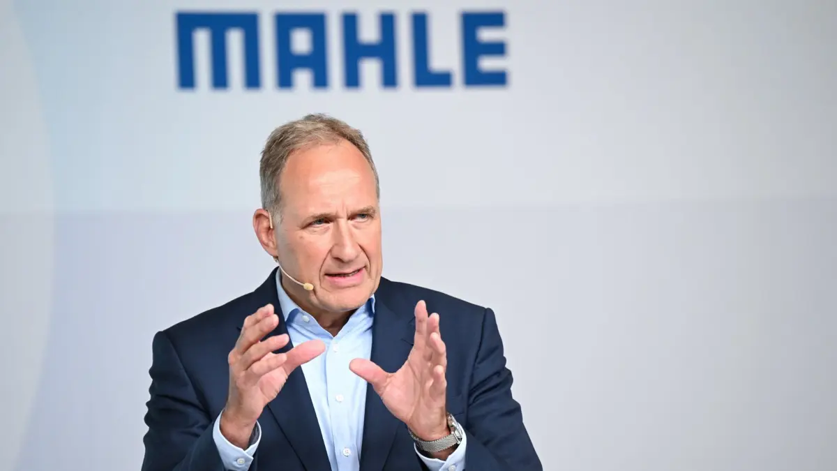 16.04.2024, Baden-Württemberg, Stuttgart: Arnd Franz, der Vorstandsvorsitzende des Automobilzulieferers Mahle, aufgenommen bei der Bilanz-Pressekonferenz am Stammsitz in Stuttgart. Foto: Bernd Weißbrod/dpa +++ dpa-Bildfunk +++