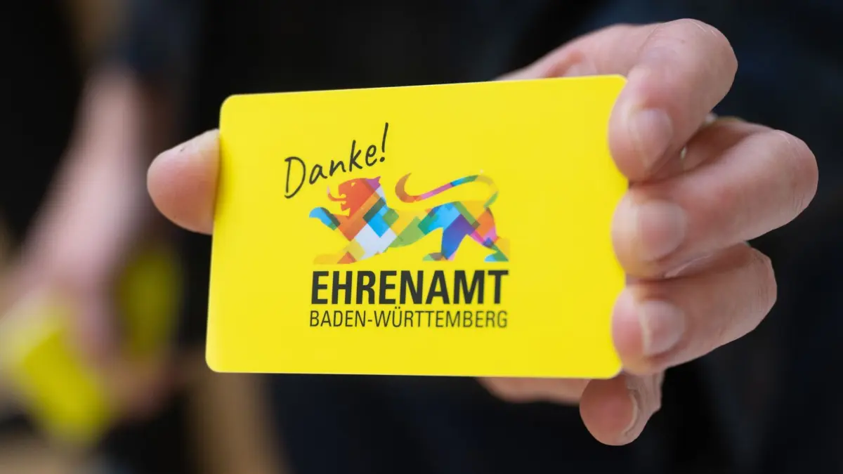 Die Ehrenamtskarte soll bald schon im Kreis Esslingen ausgegeben werden.