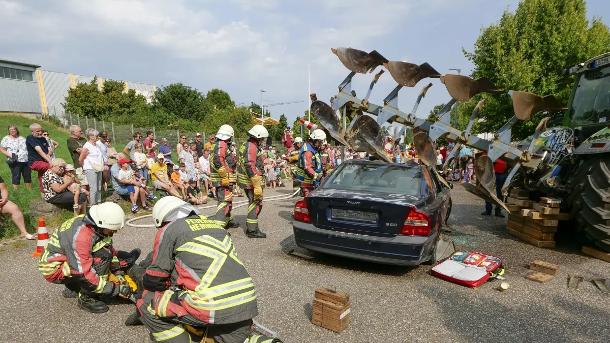 Hemmingen - Tag der offenen Tür bei der Feuerwehr Hemmingen. Im Bild: Hauptübung der Einsatzabteilung.