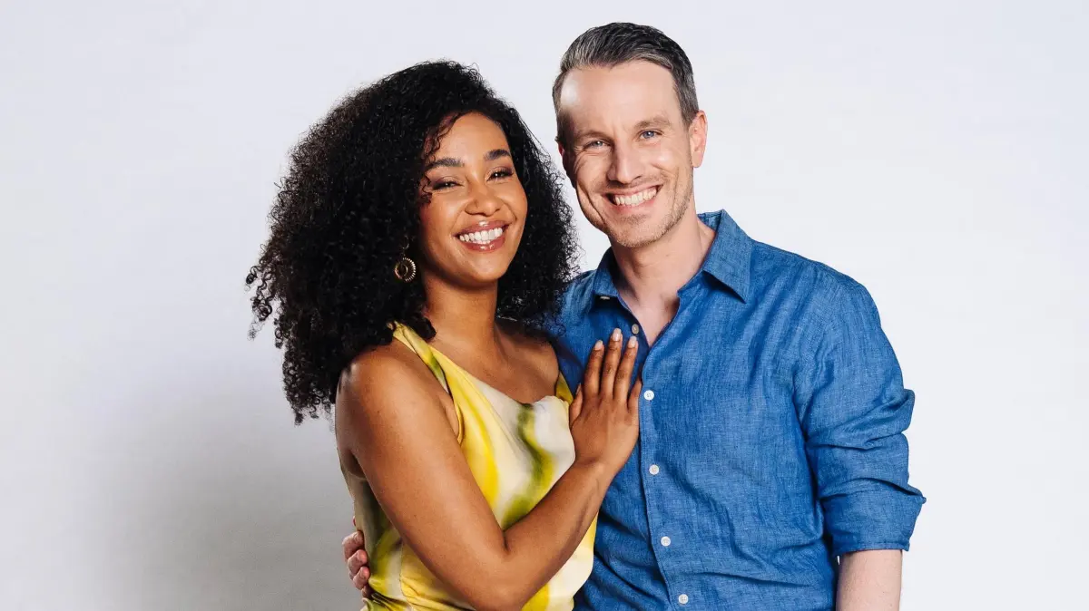 Féréba Koné und Marc Dumitru sind wieder vereint und stehen für "Alles was zählt" vor der Kamera.
