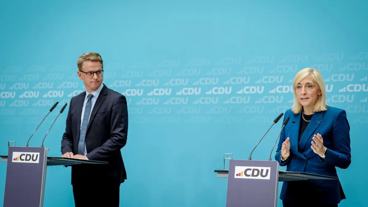 Gremiensitzungen der Bundesparteien: 08.09.2025, Berlin: Carsten Linnemann (l), CDU-Generalsekretär, und Nina Warken (CDU), Bundesministerin für Gesundheit, geben nach den Gremiensitzungen ihrer Partei im Konrad-Adenauer- Haus eine Pressekonferenz. Foto: Kay Nietfeld/dpa +++ dpa-Bildfunk +++
