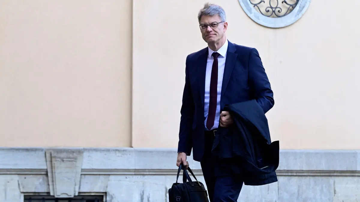 German Transport Minister Patrick Schnieder arrives for a two-day meeting of the German federal cabinet at the Villa Borsig, guesthouse of the German Foreign Ministry, in Berlin on September 30, 2025. (Photo by John MACDOUGALL / AFP)