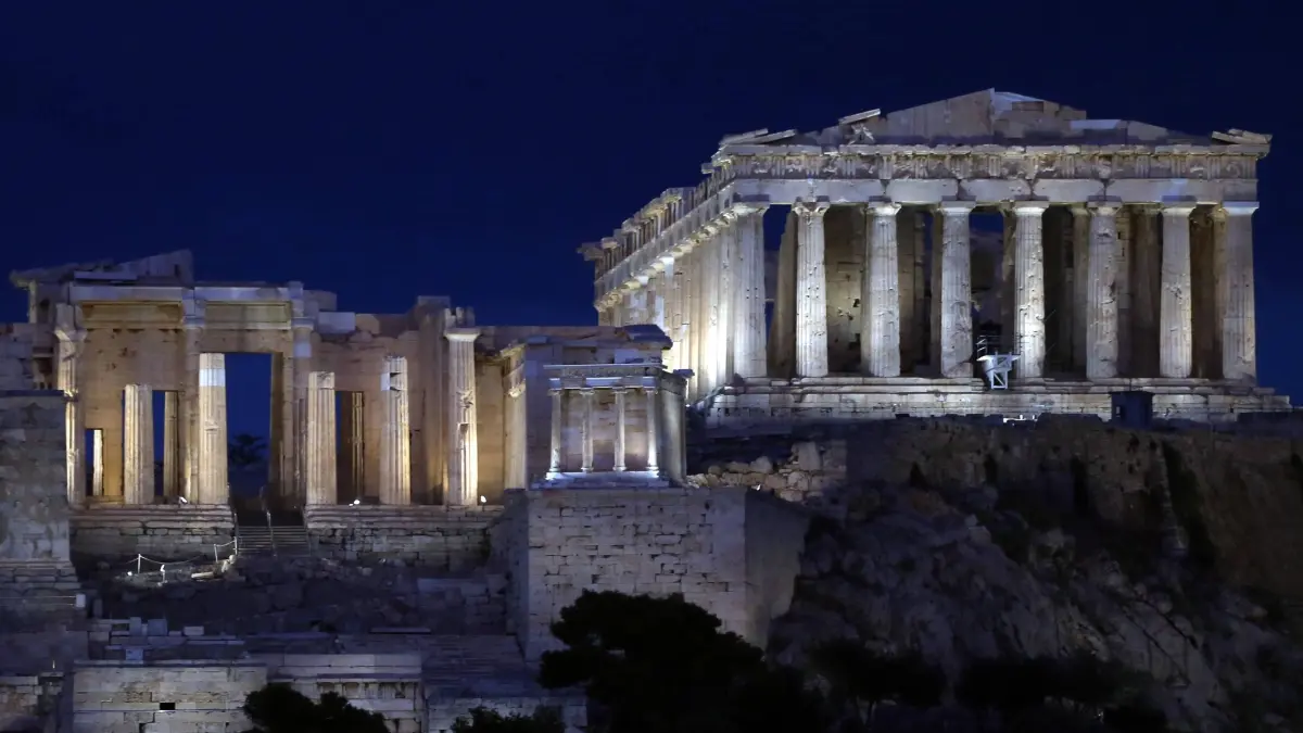 Das Parthenon erstmals seit fast 50 Jahren ohne Gerüst: The western side of the Parthenon stands free of scaffolding for the first time in years, as restoration teams complete another phase of the temple’s preservation effort in Athens, Greece.//VAFEIADAKIS_PRESVAFEIADAKIS_VA11975/Credit:VAFEIADAKIS ARISTIDIS/SIPA/2510091007