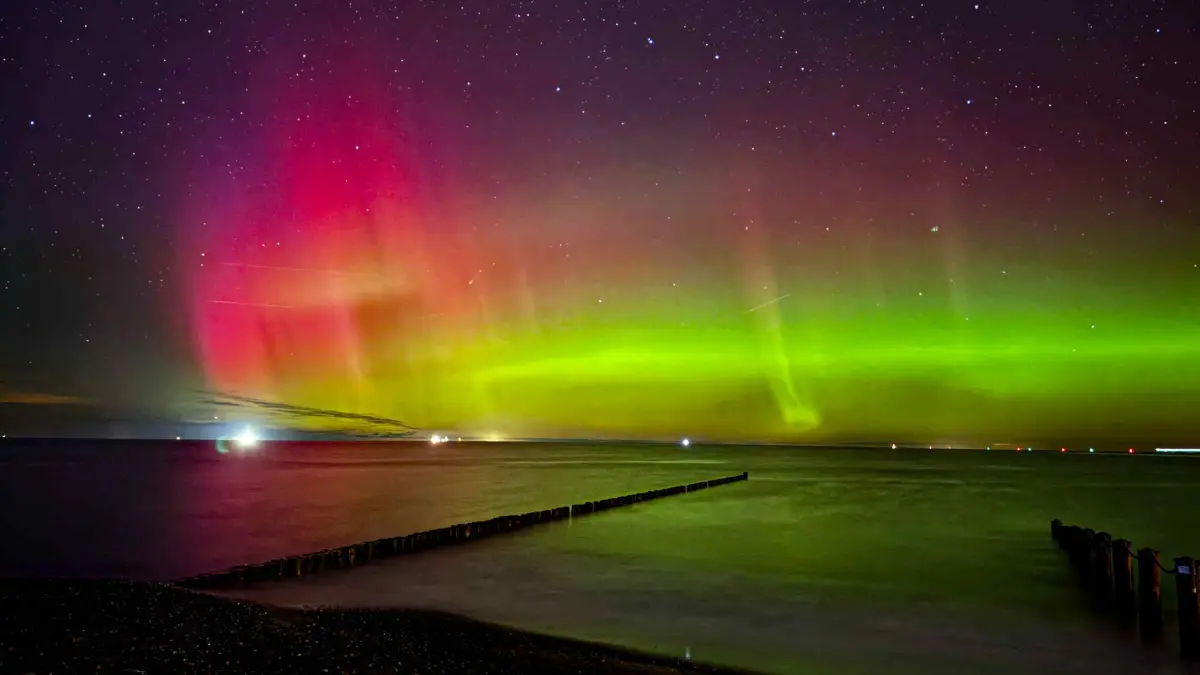 Polarlichter und Sternschnuppen über Warnemünde am 18.10.2025