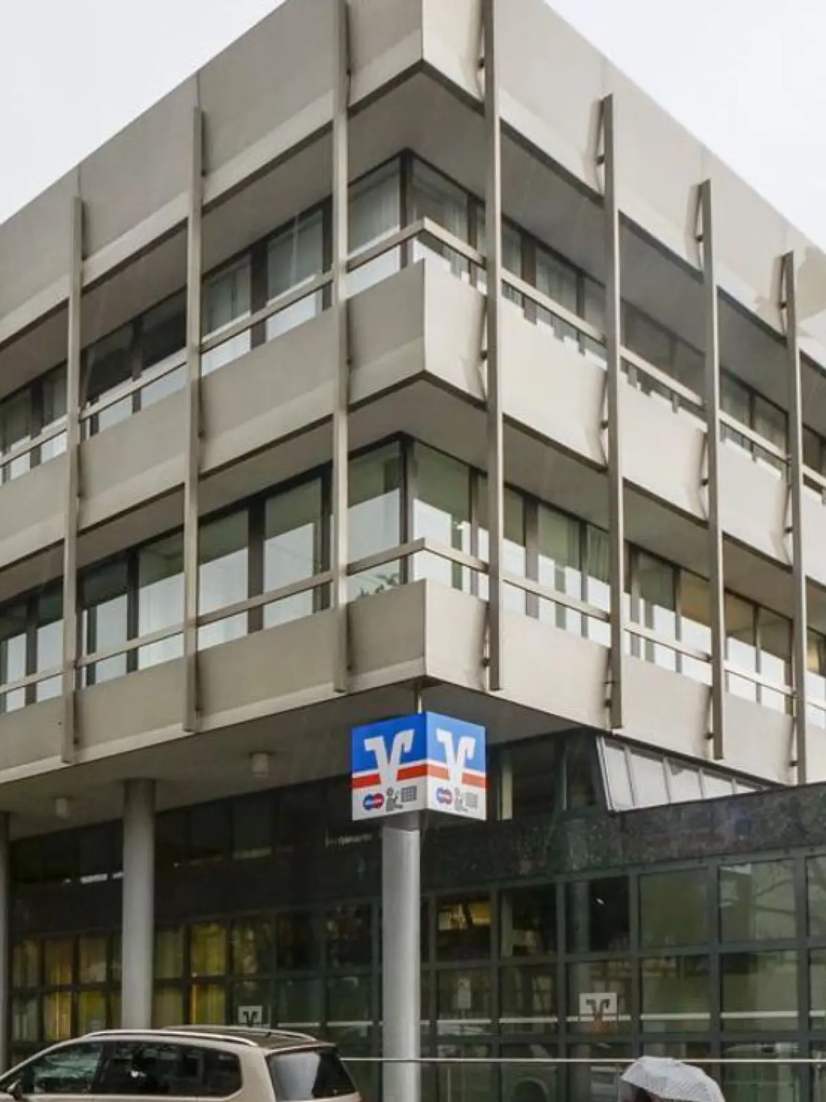 Das Unternehmen Trumpf und die Volksbank Leonberg-Strohgäu sind mit fast konträren Nachrichten an die Öffentlichkeit gegangen.