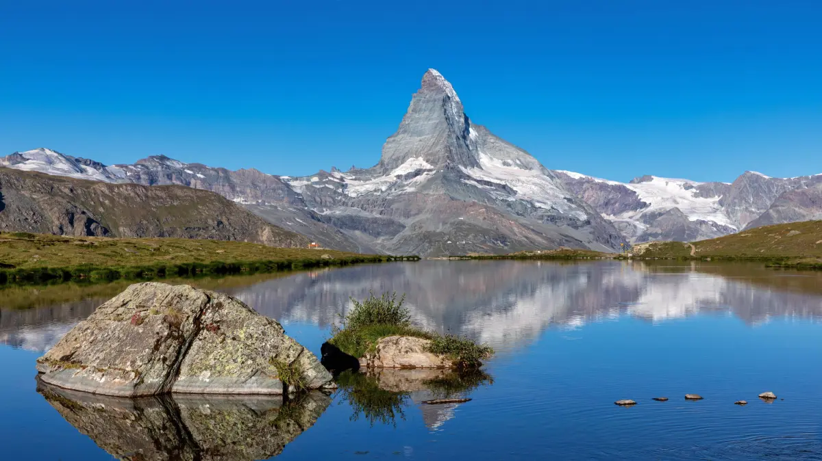 Matterhorn mit Wasserspiegelung im Stellisee, Zermatt, Wallis, Schweiz, Europa *** Matterhorn with water reflection in: Matterhorn mit Wasserspiegelung im Stellisee, Zermatt, Wallis, Schweiz, Europa *** Matterhorn with water reflection in Lake Stellisee, Zermatt, Valais, Switzerland, Europe Copyright: imageBROKER/KimxPetersen ibxkip05036438.jpg Bitte beachten Sie die gesetzlichen Bestimmungen des deutschen Urheberrechtes hinsichtlich der Namensnennung des Fotografen im direkten Umfeld der Veröffentlichung!
