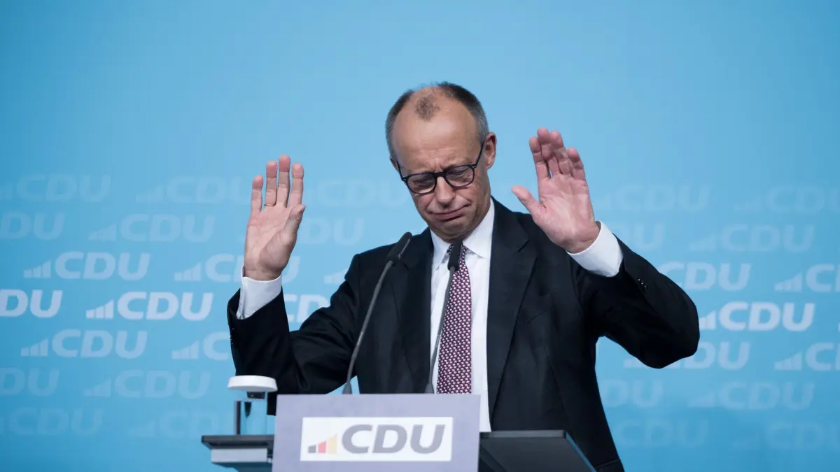 Diskussionsveranstaltung CDU Bundeskanzler Merz: 12.11.2025, Berlin: Bundeskanzler Friedrich Merz (CDU) spricht während einer Diskussionsveranstaltung der CDU zum Umgang mit Social Media. Foto: Sebastian Christoph Gollnow/dpa +++ dpa-Bildfunk +++