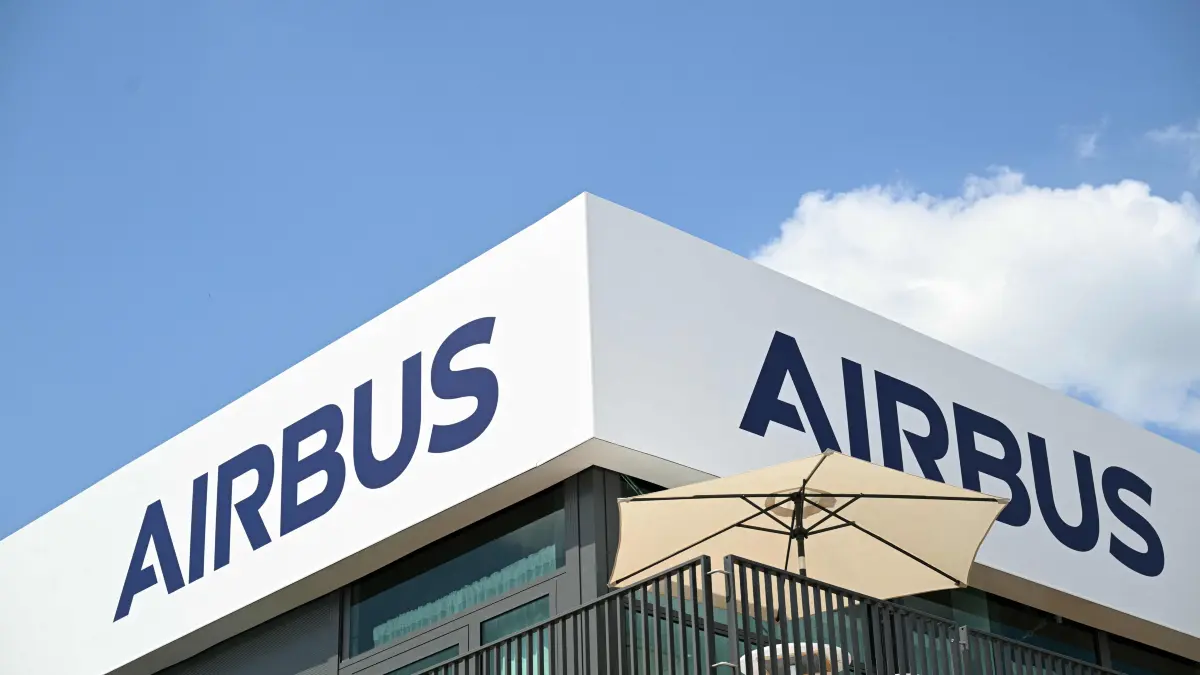 (FILES) The logo of Aerospace company Airbus is displayed at the Pavillon Airbus during the 55th edition of the International Paris Air Show at the Paris–Le Bourget Airport, in Le Bourget, suburb of Paris on June 17, 2025. Shares in Airbus fell more than 10 percent on December 1, 2025 in Paris following reports that quality problems with fuselage panels had delayed delivery of some its top-selling A320 aircraft. Airbus did not immediately respond to queries by AFP. Shares in the company were down 10.24 percent at around 1200 GMT, while the Paris market was showing a small drop. (Photo by Bertrand GUAY / AFP)
