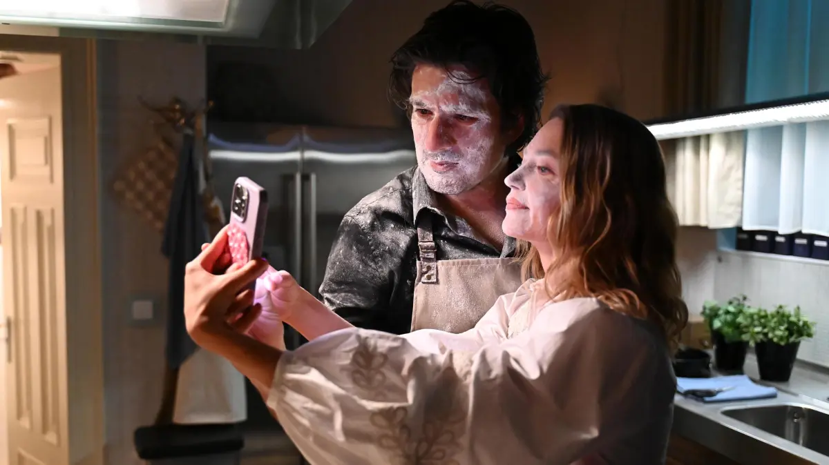 Nach diesem Selfie knistert es zwischen Maximilian und Nathalie.