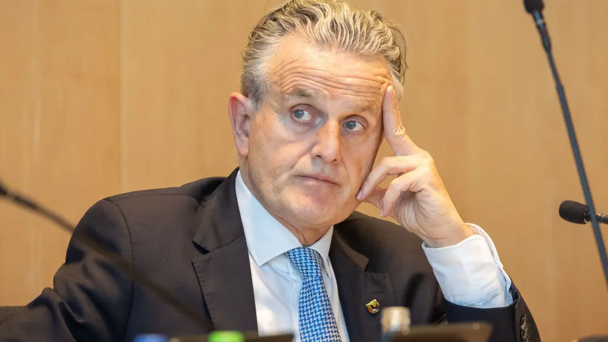 Stuttgart, Baden-Württemberg, 06.11.2025:
Allgemeine Aussprache zum Haushalt des Gemeinderats im Rathaus.
Im Bild: Frank Nopper (CDU, Oberbürgermeister der Landeshauptstadt Stuttgart)
Notiz: No model release. Kein Einverständnis für Werbung, keine Weitergabe an Dritte.