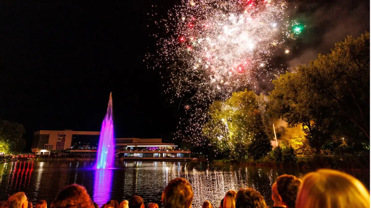 Böblingen, Schlemmen am See, Eröffnungsabend, Feuerwerk