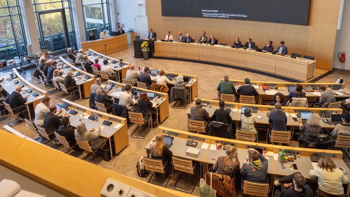 Stuttgart, Baden-Württemberg, 06.11.2025:
Allgemeine Aussprache zum Haushalt des Gemeinderats im Rathaus.
Im Bild: Blick auf den Gemeiderat
Notiz: No model release. Kein Einverständnis für Werbung, keine Weitergabe an Dritte.