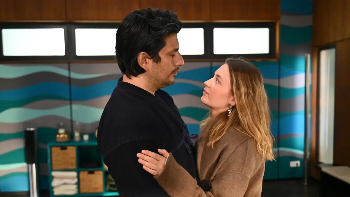 Wegen Maximilian (Francisco Medina) und Nathalie (Amrei Haardt) sind dank Valeas Intrige wieder ein Paar.