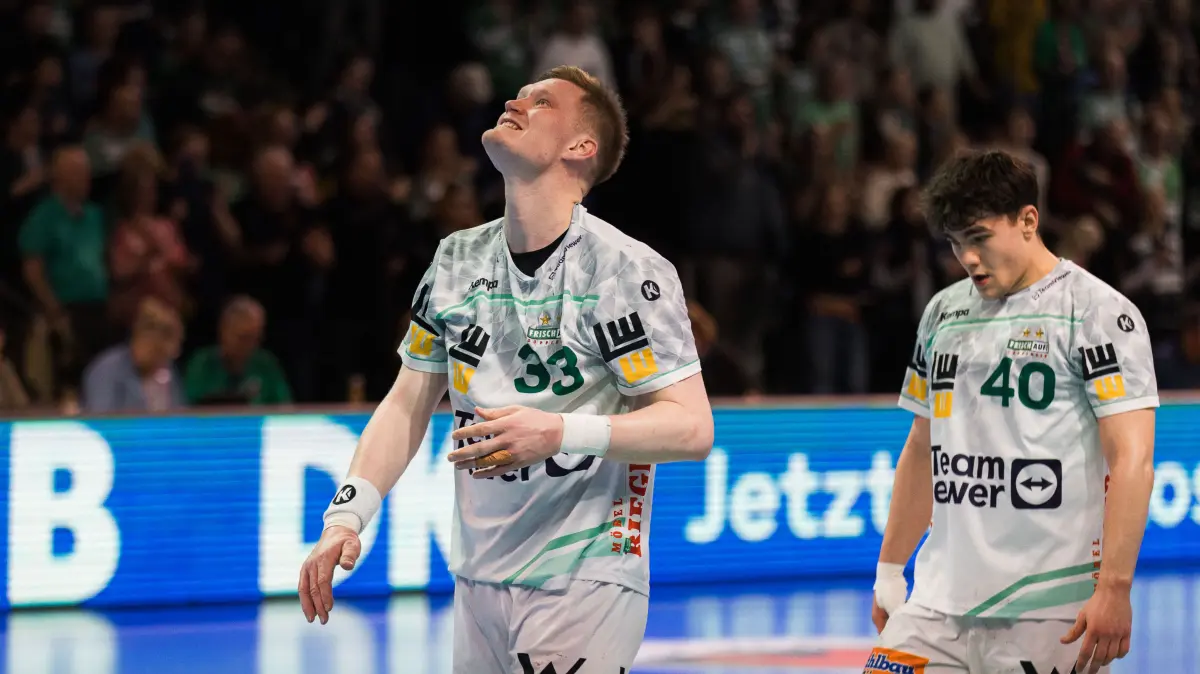 GER, Fuechse Berlin vs. FRISCH AUF! Goeppingen, Handball, Bundesliga, 19. Spieltag, Spielzeit 2025/2026, 27.12.2025,: Ymir GISLASON (FRISCH AUF! Goeppingen, #33) ist enttäuscht/enttaeuscht, unzufrieden, ärgert/aegert sich, Emotionen, Wut, Trauer, negative Emotionen
GER, Fuechse Berlin vs. FRISCH AUF! Goeppingen, Handball, Bundesliga, 19. Spieltag, Spielzeit 2025/2026, 27.12.2025,
Foto: Eibner-Pressefoto/Oliver Schmidt