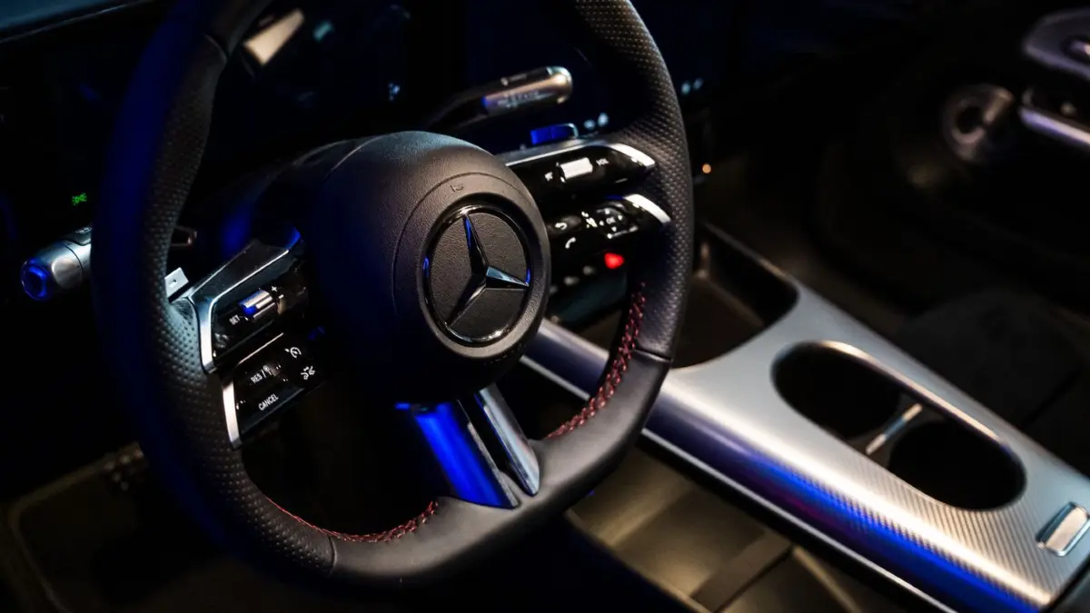 Offizielle Markteinführung Mercedes-Benz GLB in Ungarn: 19.01.2026, Ungarn, Kecskemet: Blick in das Cockpit des neuen Mercedes-Benz GLB, aufgenommen bei der offiziellen Vorstellung. Der Kompakt-SUV wird im Werk Kecskemet in Ungarn produziert, nachdem die Fertigung in Mexiko für die aktuelle Baureihe ausgelaufen ist. Foto: Marton Monus/dpa +++ dpa-Bildfunk +++