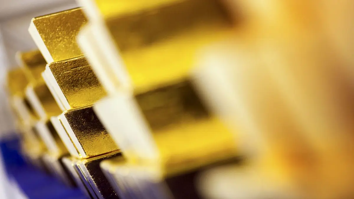 Goldbarren: ARCHIV - 04.04.2009, Hessen, Frankfurt\Main: Goldbarren lagern in einem Tresor der Deutschen Börse AG. (zu dpa: «Branchenverband: Goldnachfrage auf Rekordhoch») Foto: Frank Rumpenhorst/dpa +++ dpa-Bildfunk +++