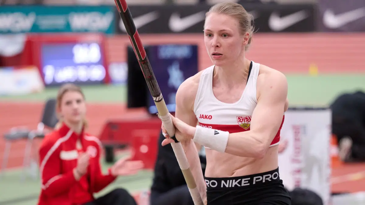 23.02.2025, Nordrhein-Westfalen, Dortmund: Leichtathletik/Halle: Deutsche Meisterschaft, Stabhochsprung der Frauen. Anjuli Knäsche in Aktion. Foto: Bernd Thissen/dpa +++ dpa-Bildfunk +++