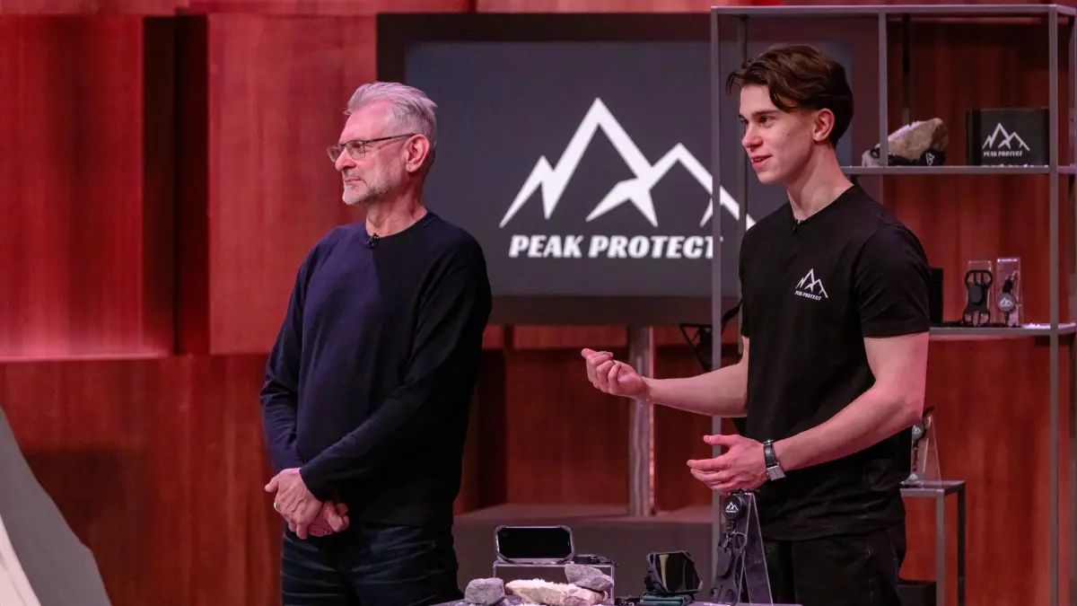 Beim Pitch wird Christopher Czellary von seinem Vater Rainer unterstützt.