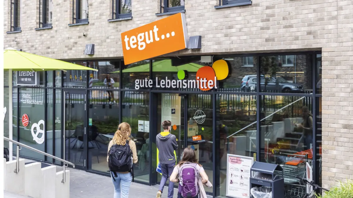 tegut Lebensmittel Supermarkt in Stuttgart. // 09.07.2021: DEU, Deutschland, Baden-Württemberg, Stuttgart. *** tegut food supermarket in Stuttgart 09 07 2021 DEU, Germany, Baden Württemberg, Stuttgart