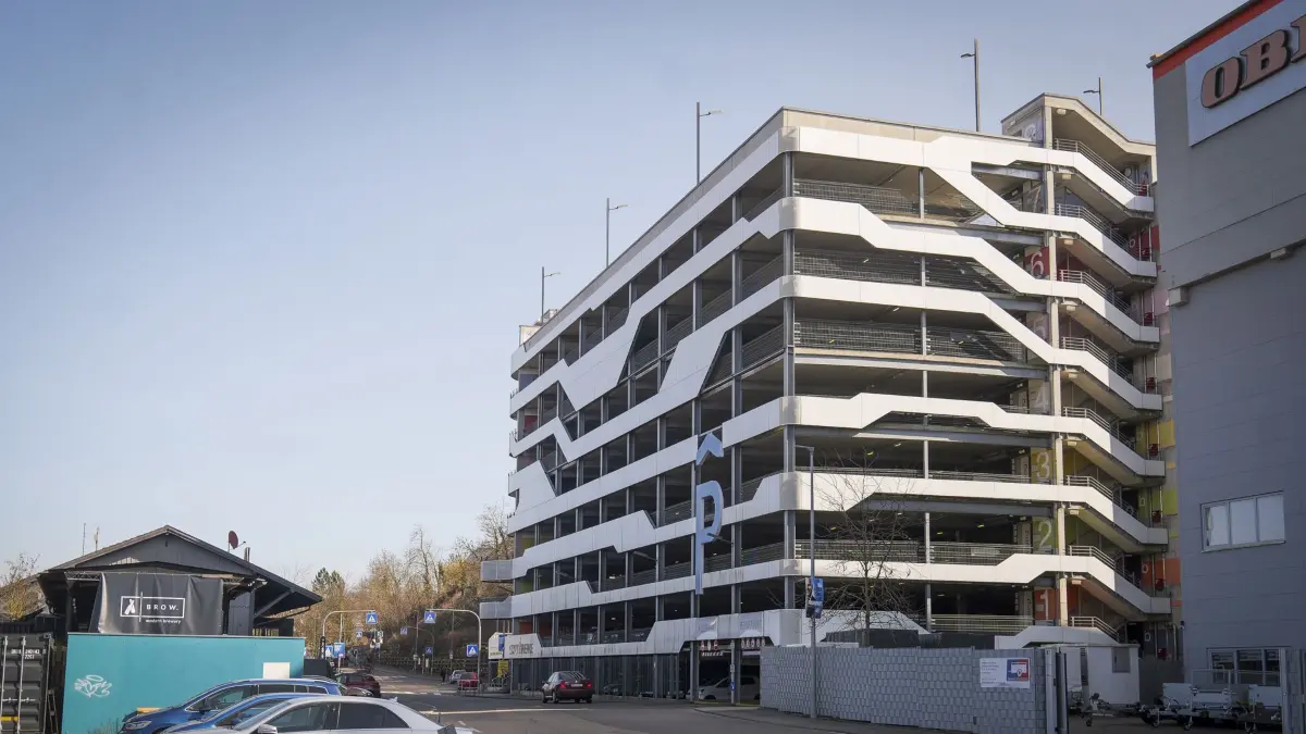 Leonberg - Parkhaus am Bahnhof