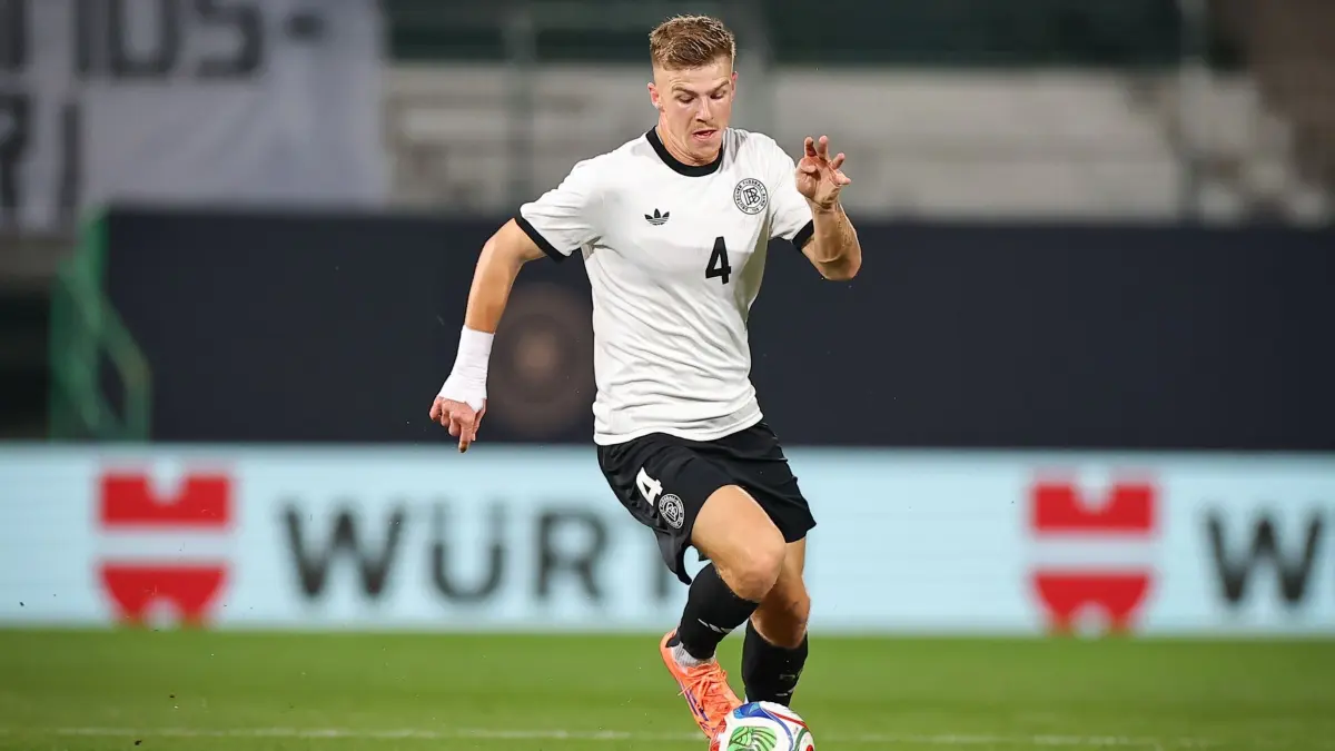 Finn Jeltsch: ARCHIV - 14.11.2025, Bayern, Fürth: Fußball, U21 Männer: EM-Qualifikation, Deutschland - Malta, 1. Runde, Gruppe F, 4. Spieltag im Sportpark Ronhof Thomas Sommer. Finn Jeltsch (Deutschland). (zu dpa: «Jobsharing im U21-Tor: Bundesliga-Keeper beginnt») Foto: Daniel Karmann/dpa +++ dpa-Bildfunk +++