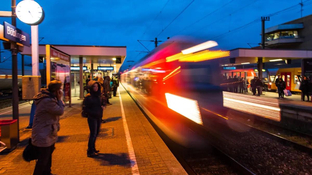 S-Bahn im Bahnhof Böblingen