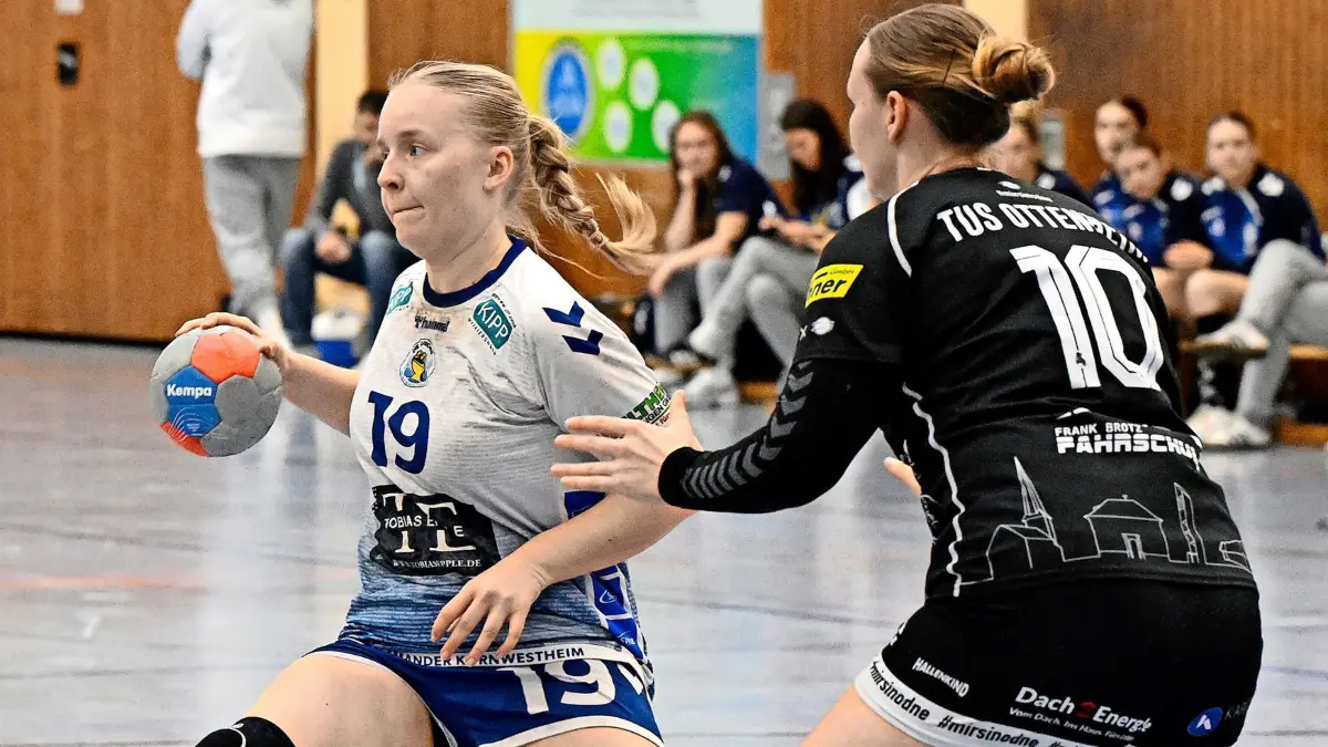 SV Salamander Kornwestheim - TuS Ottenheim; SVK; Handball Frauen Oberliga;
SVK (weiss): Amelie Haug