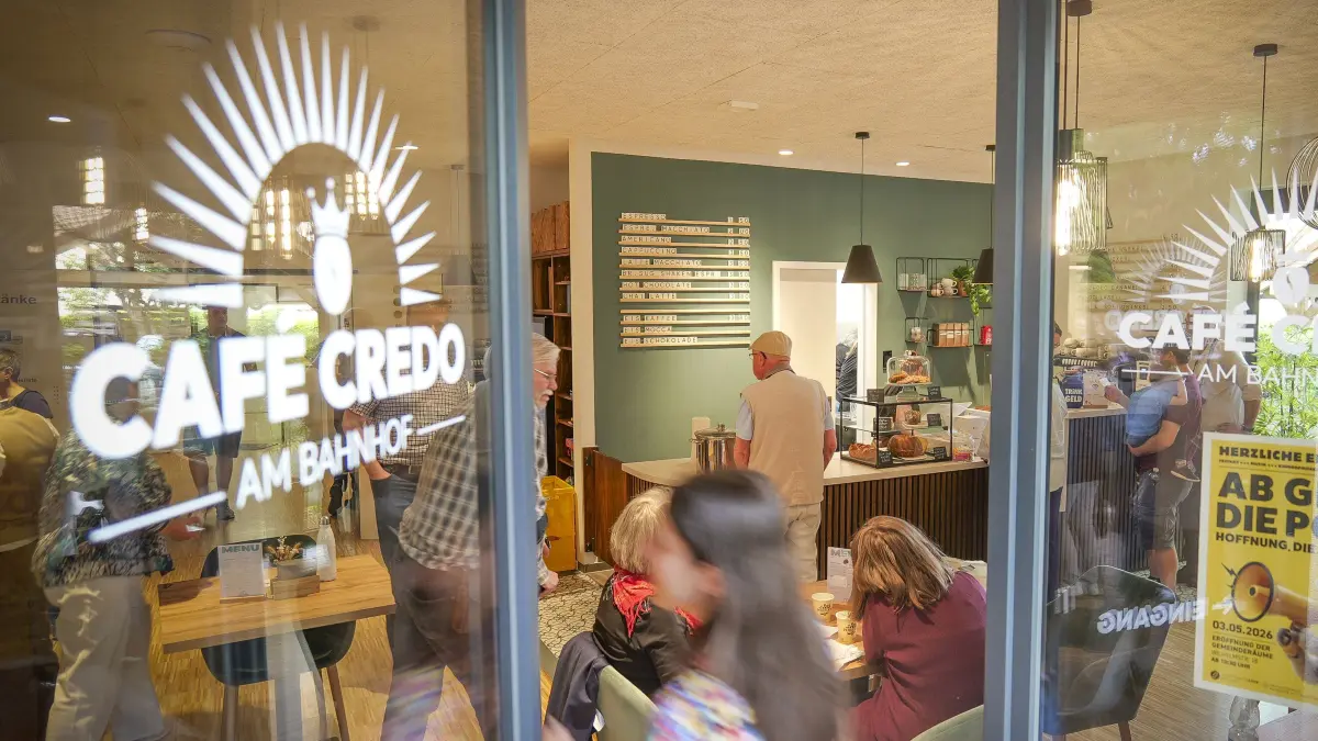 Treffpunkt Leben: Ditzingen - Die Gemeinde Treffpunkt Leben feiert unter großer öffentlicher Beteiligung ihr neues Gemeindehaus auf dem ehemaligen Postareal in Ditzingen. Im Mittelpunkt: das öffentliche Café Credo