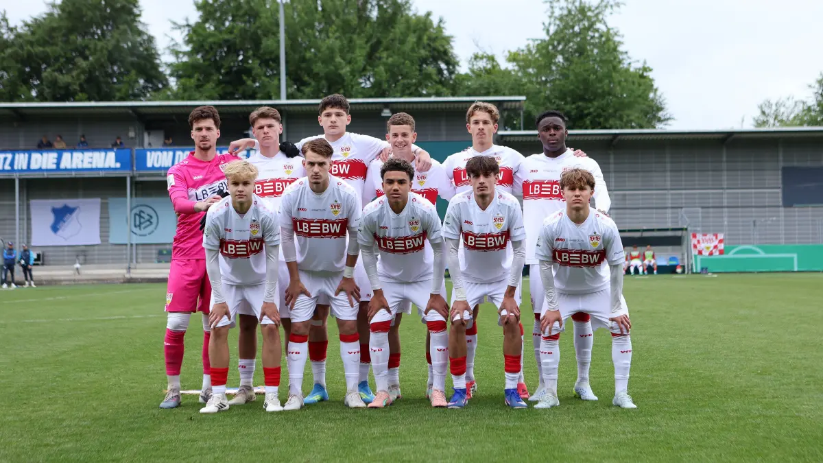 Fußball Finale DM B-Junioren, TSG 1899 Hoffenheim vs. VfB Stuttgart : BAU // 16.05.2026, Deutschland, Sinsheim Fußball Finale DM B-Junioren, TSG 1899 Hoffenheim vs. VfB Stuttgart , Mannschaftsfoto VfB Stuttgart