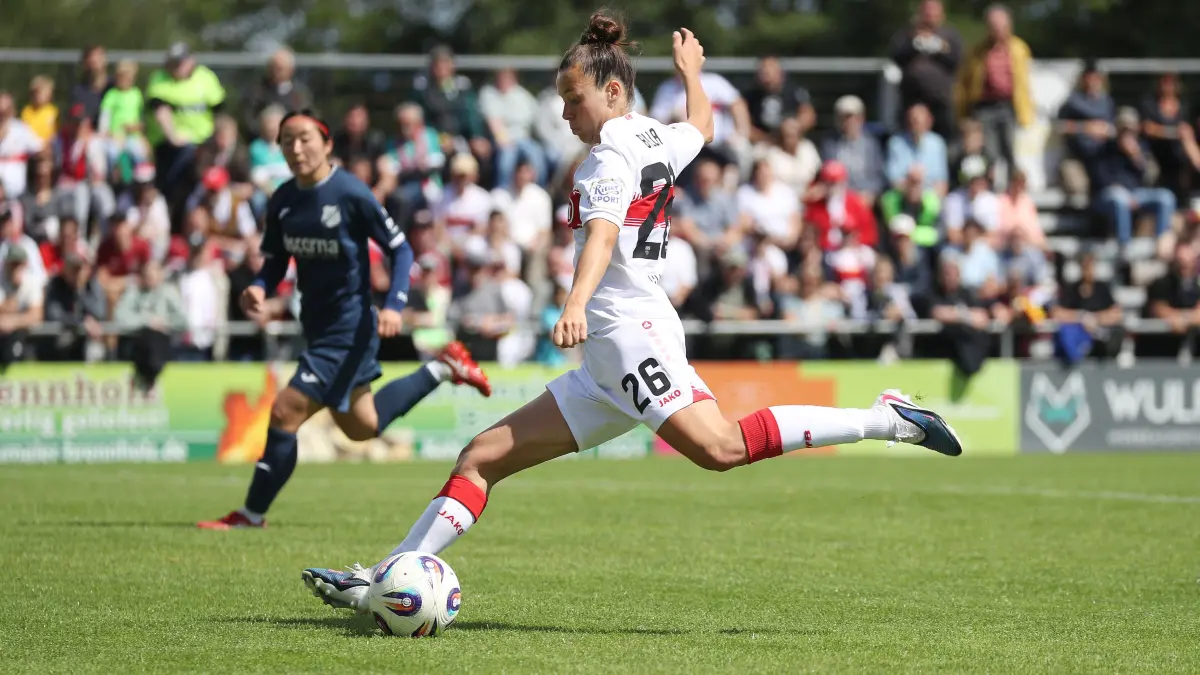 Fußball SC Sand vs. VfB Stuttgart Frauen : BAU // Sand , Fußball 2. Bundesliga , SC Sand vs. VfB Stuttgart Frauen , Nicole Billa ( VfB )