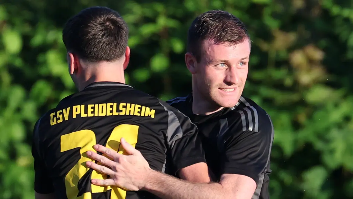 Fußball GSV Pleidelsheim vs. Sport-Union Neckarsulm : BAU // 22.05.2026, Deutschland, Pleidelsheim Fußball GSV Pleidelsheim vs. Sport-Union Neckarsulm, v.l. Mats Tutsch (Pleidelsheim) und Torschütze Kevin Sirch (Pleidelsheim) jubeln über sein Tor zum 2:2