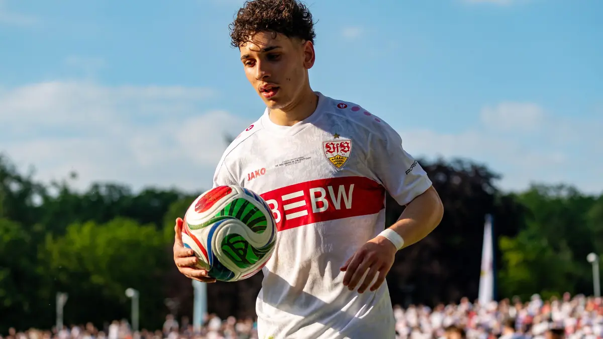 Fußball Finale DFB-Pokal Junioren VfL Wolfsburg vs. VfB Stuttgart: BAU // Berlin , Fußball Finale DFB-Pokal Junioren VfL Wolfsburg vs. VfB Stuttgart , Tuncay Durna ( VfB )