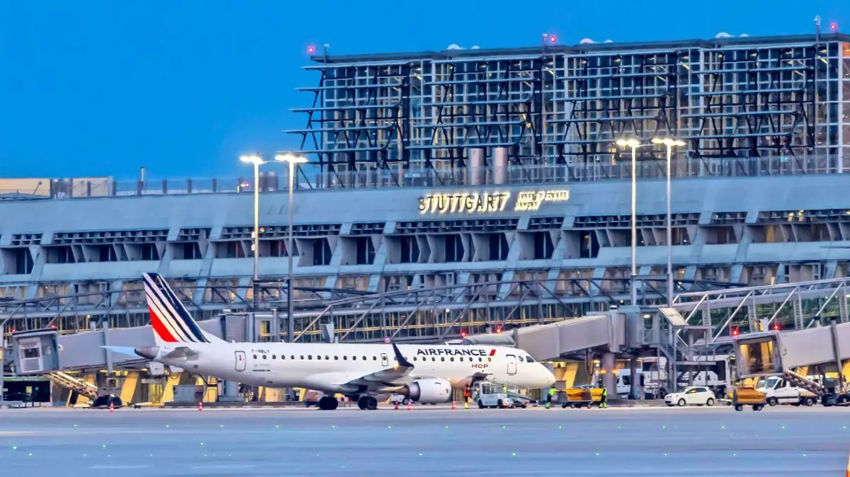 Flughafen Stuttgart am frühen Morgen. // Stuttgart, Baden-Württemberg, Deutschland, 10.03.2024 *** Stuttgart Airport in the early morning Stuttgart, Baden Württemberg, Germany, 10 03 2024