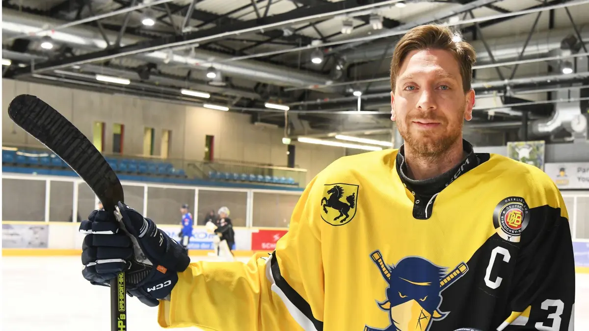 Eishockey, Eiswelt Stuttgart, DEB Oberliga, Männer, Stuttgart Rebels, Stuttgarter EC
Nr.36 (S): Matthew Pistilli - blau/gelb
Fotograf: Günter E. Bergmann - Photography
Aufnahmedatum: 17.12.2024