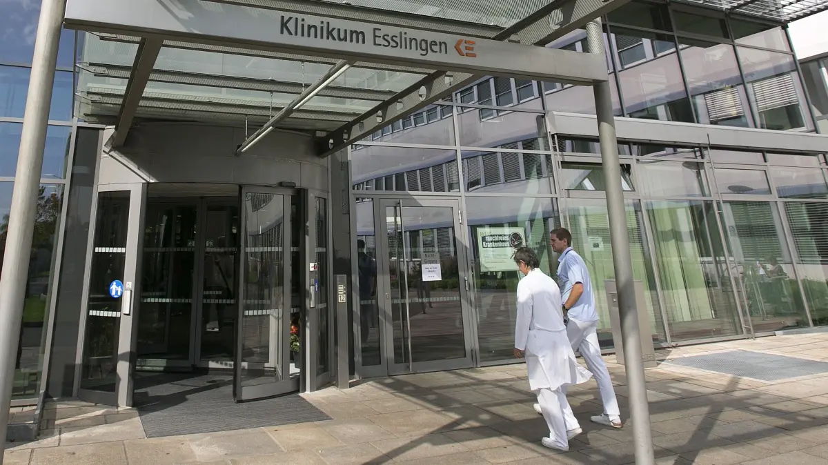 Der Haupteingang des Klinikums Esslingen wird Freitagmittag symbolisch gesperrt sein.