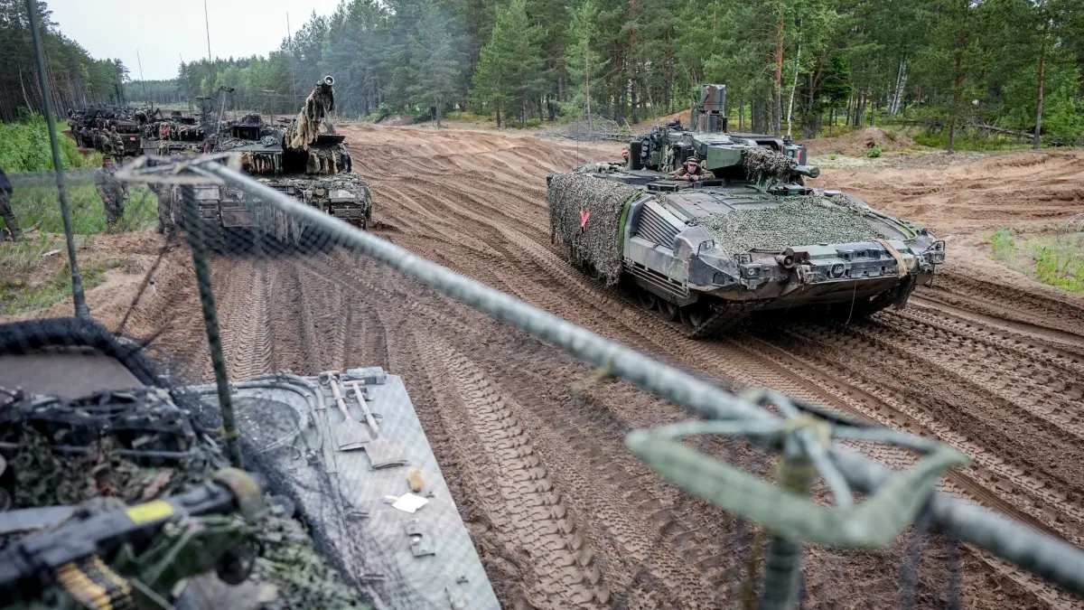 „Freedom Shield 2026“ - Übung der Panzerbrigade 45 Litauen: 12.06.2026, Litauen, Pabrade: Der Puma Schützenpanzer und Leopard 2 Kampfpanzer sind Teil der Gefechtsübung «Freedom Shield 2026» in Litauen. Die Übungsserie ist die erste Brigadegefechtsübung des Großverbandes und der ihm unterstellten Kampftruppen. Es nehmen 2900 Soldaten aus 8 Nationen mit 800 Fahrzeugen teil, die auch mit neuen Bedrohungsszenarien konfrontiert werden. Foto: Kay Nietfeld/dpa +++ dpa-Bildfunk +++