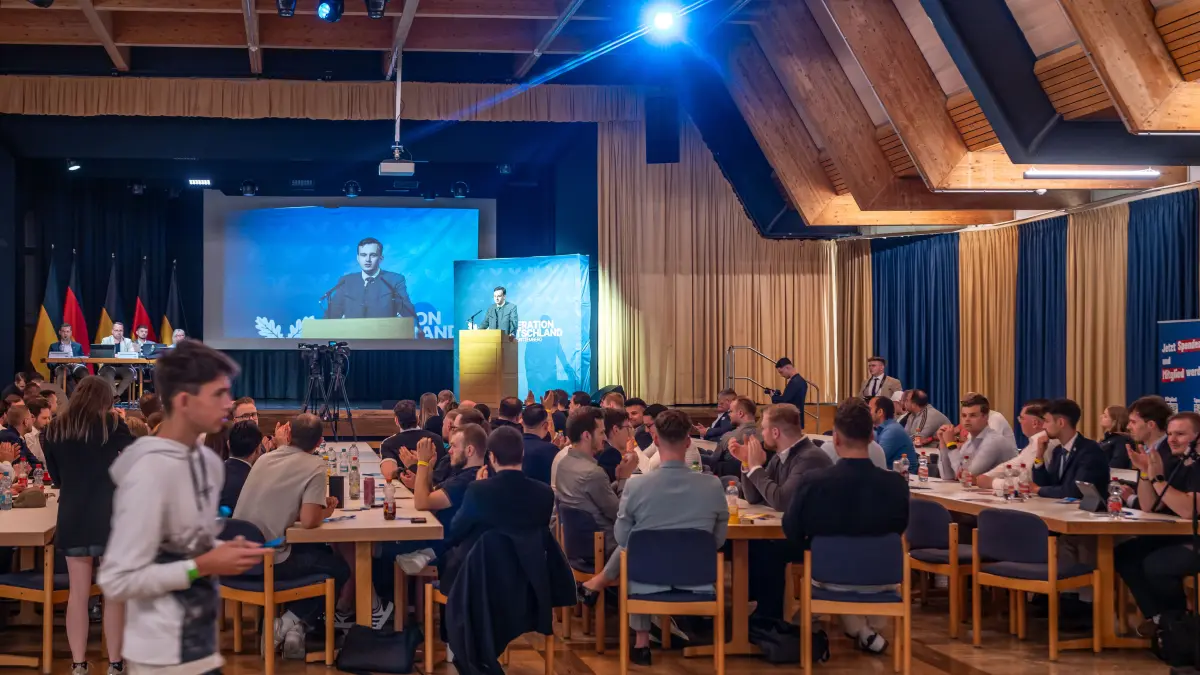 Stadthalle Donzdorf Gründung AFD Jugendverband Generation Deutschland Demo Antifa Grünen Gegendemo