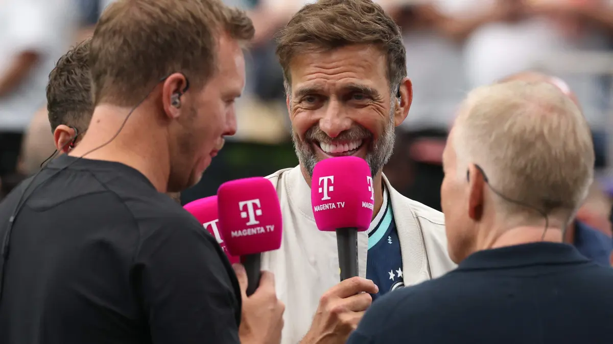 Germany v Curacao: Group E - FIFA World Cup 2026: HOUSTON, TEXAS - JUNE 14: Jürgen Klopp commentates with Julian Nagelsmann, Head Coach of Germany and Thomas Müller after the FIFA World Cup 2026 Group E match between Germany and Curacao at Houston Stadium on June 14, 2026 in Houston, Texas. Alexander Hassenstein/Getty Images/AFP (Photo by ALEXANDER HASSENSTEIN / GETTY IMAGES NORTH AMERICA / Getty Images via AFP)