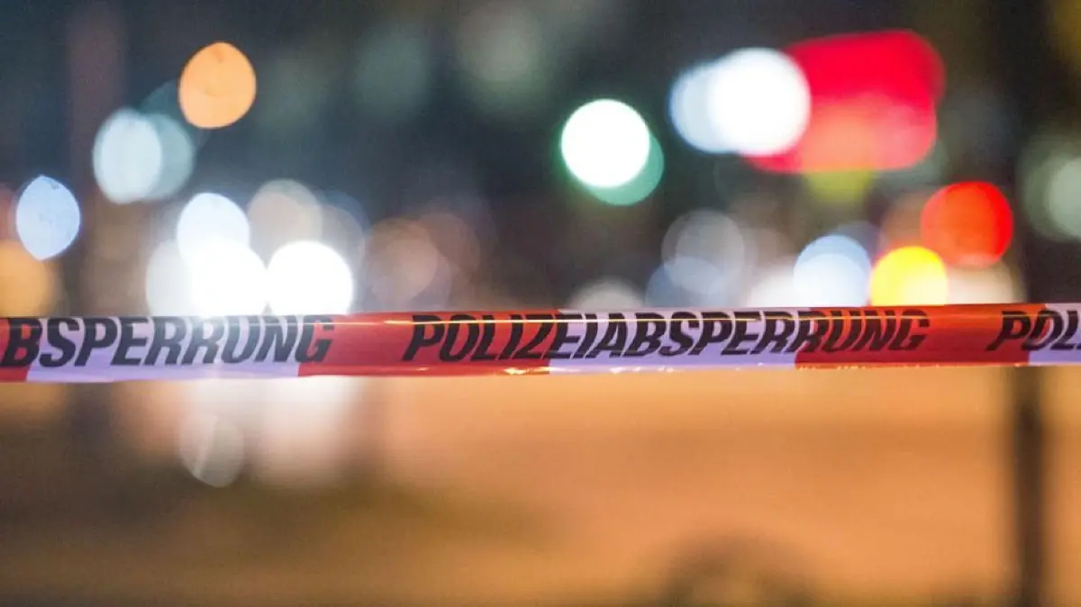 Tatort Absperrung Polizei Absperrband Symbolfoto Blaulicht Schwabo OV LZ