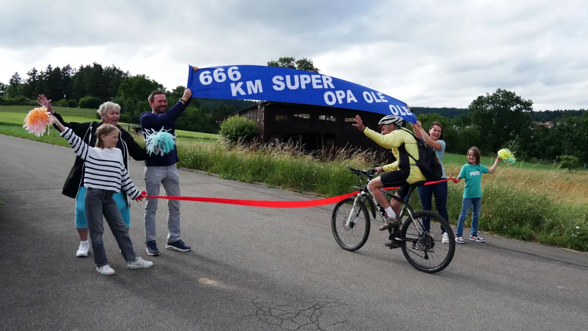 Mit 77 auf großer Tour – Peter Fritsch radelt 666,66 Kilometer bis nach Malmsheim