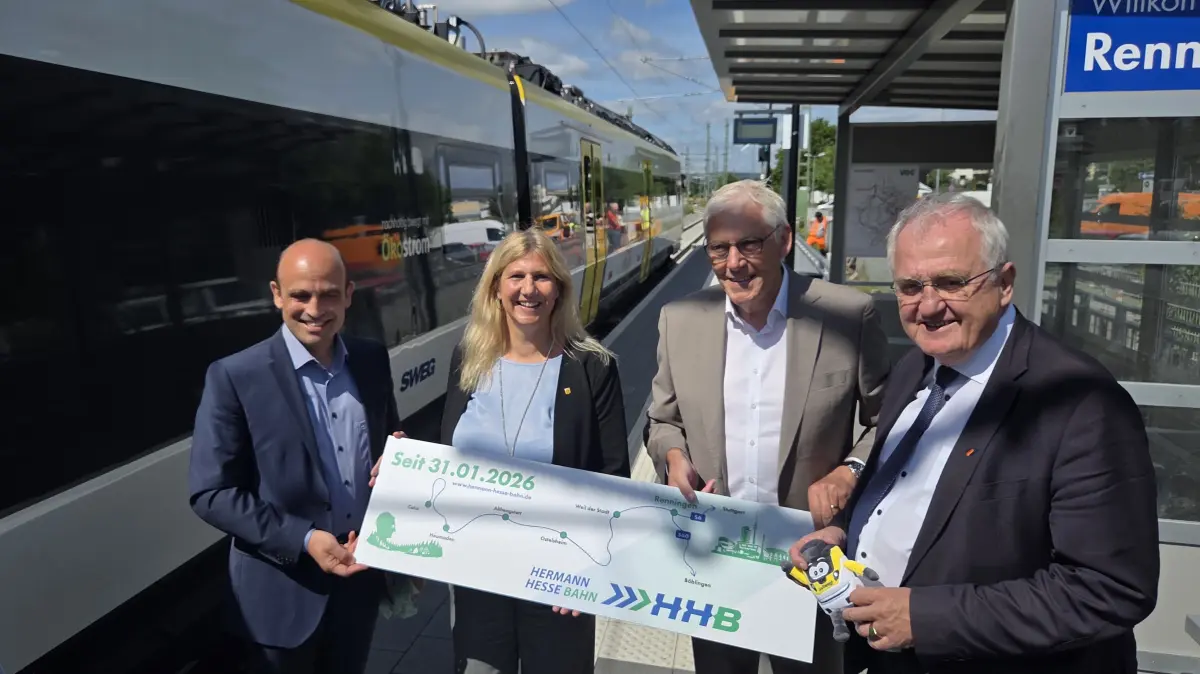 Die Hermann-Hesse-Bahn fährt jetzt bis Renningen. Im Bild: Frank von Meißner, Melanie Hettmer, Helmut Riegger, Rainer Wieland